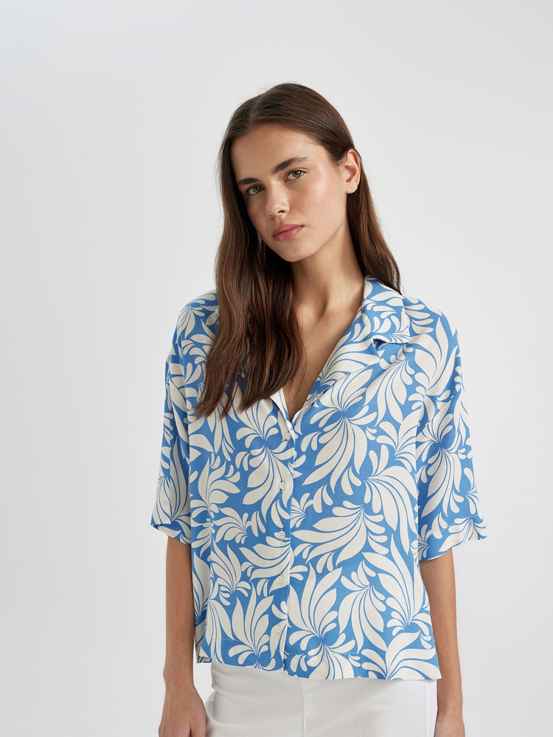 

DeFacto Women Floral Opaque Printed Cotton Casual Shirt, White