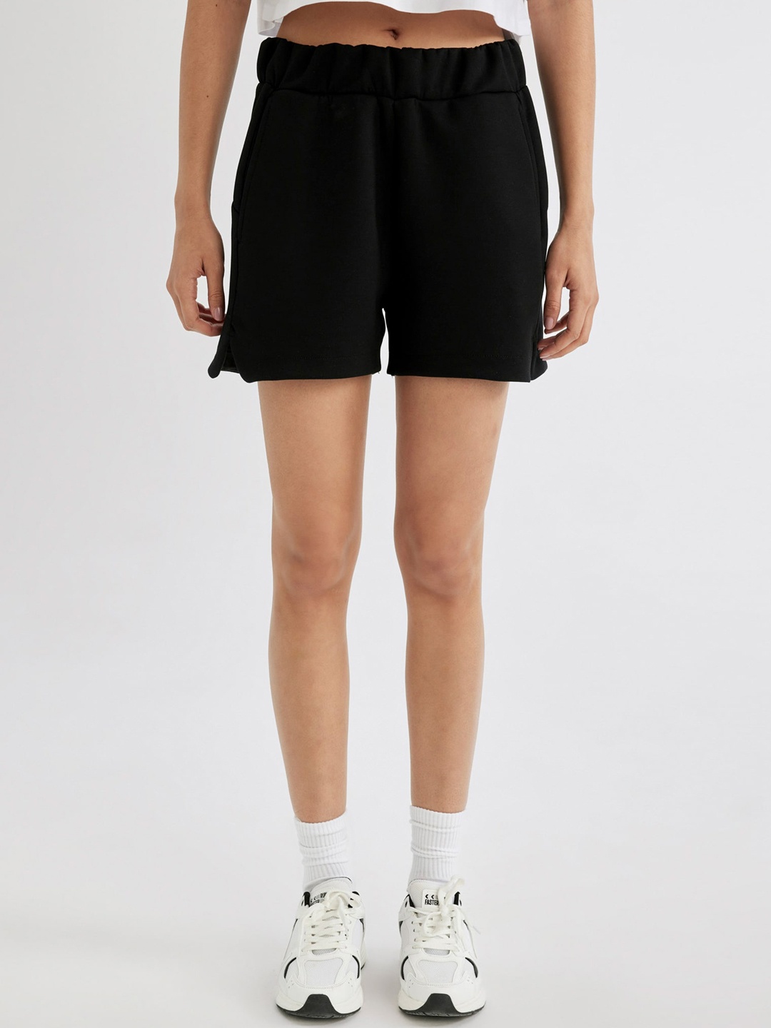 

DeFacto Women Mid Rise Shorts, Black