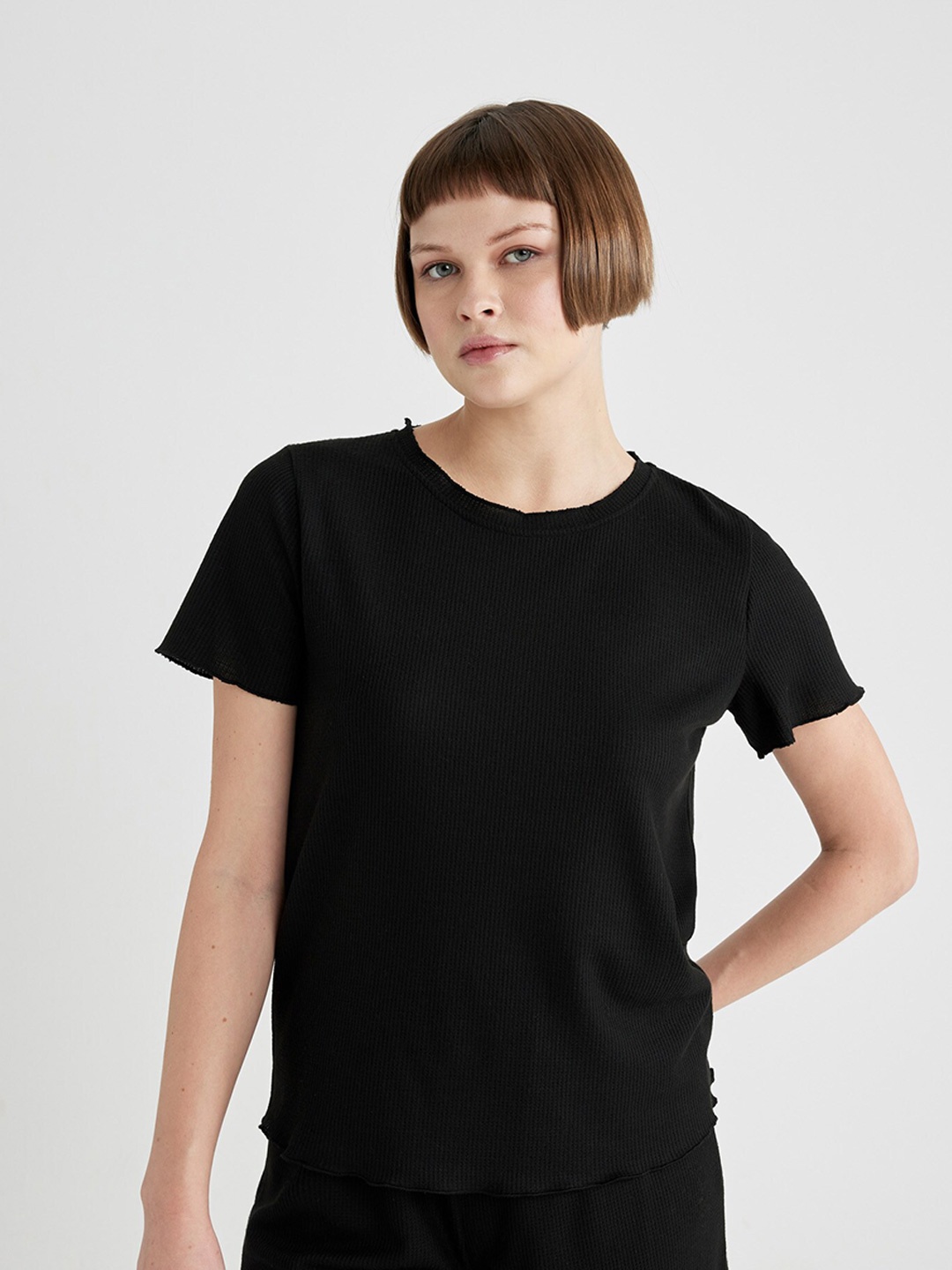 

DeFacto Women Solid Top, Black
