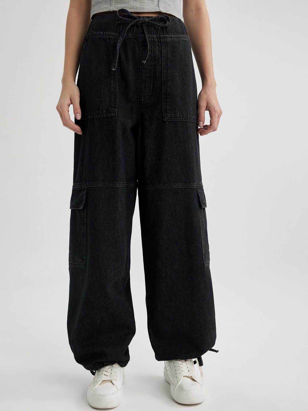 

DeFacto Women Mid Rise Cotton Regula Fit Cargo Trouser, Black
