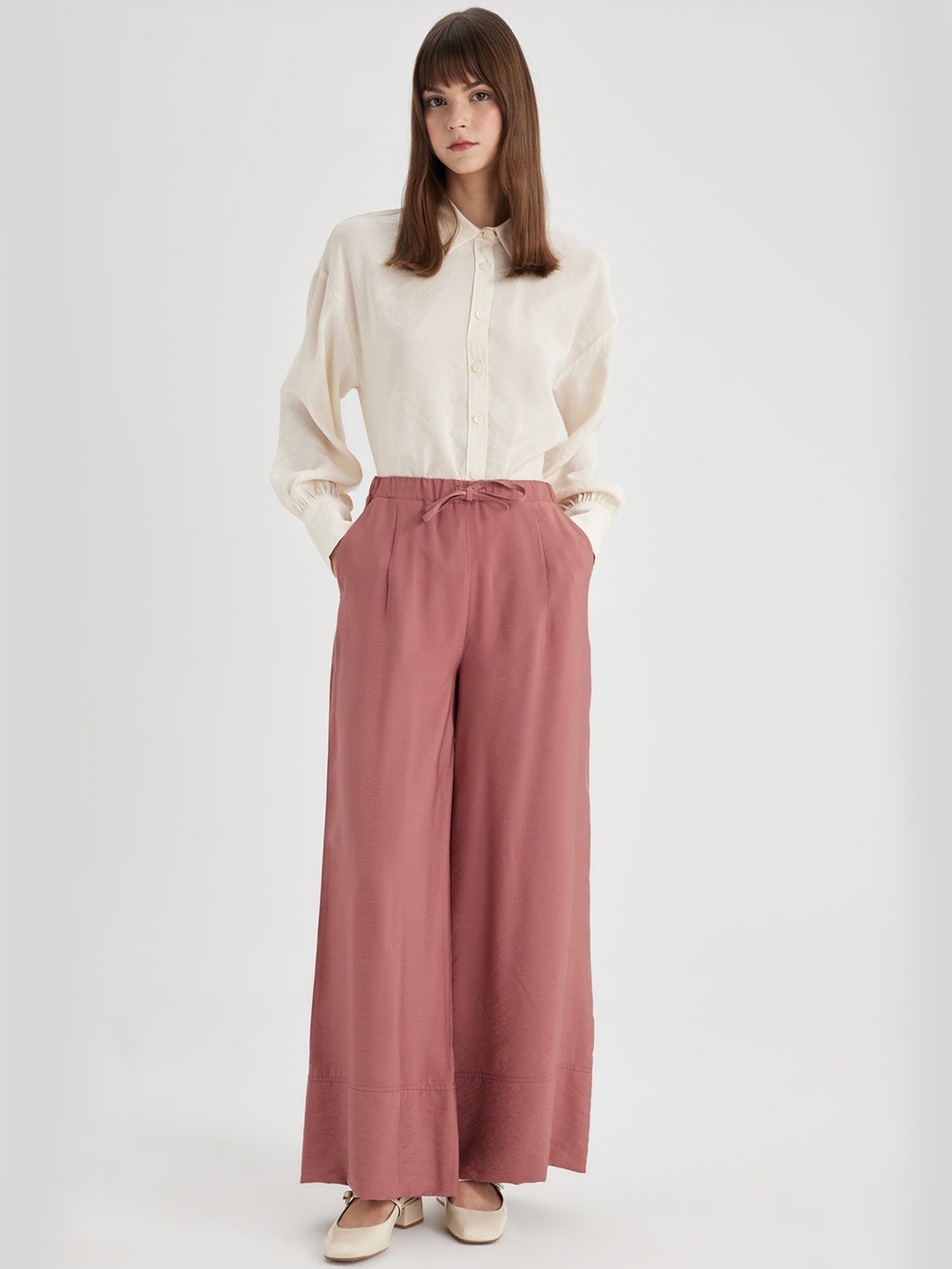 

DeFacto Women Mid Rise Regular Fit Parallel Trouser, Rose