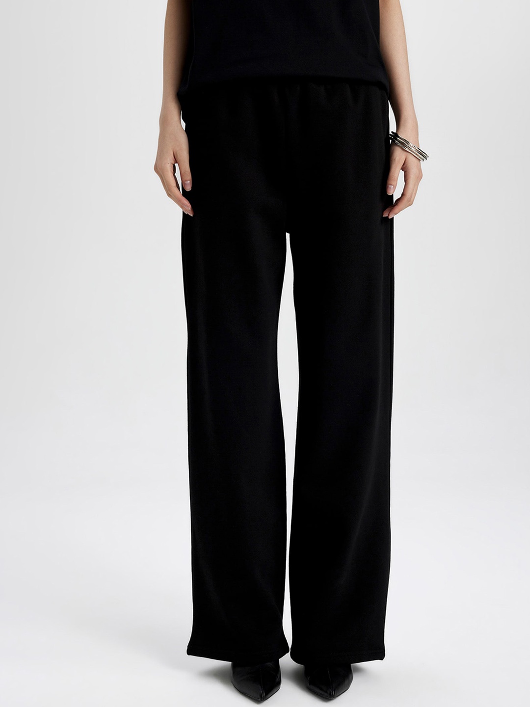 

DeFacto Women Mid Rise Parallel Trousers, Black