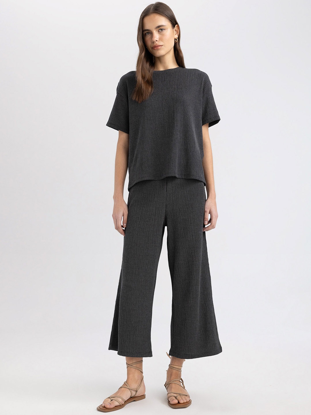 

DeFacto Women Mid Rise Parallel Trousers, Grey