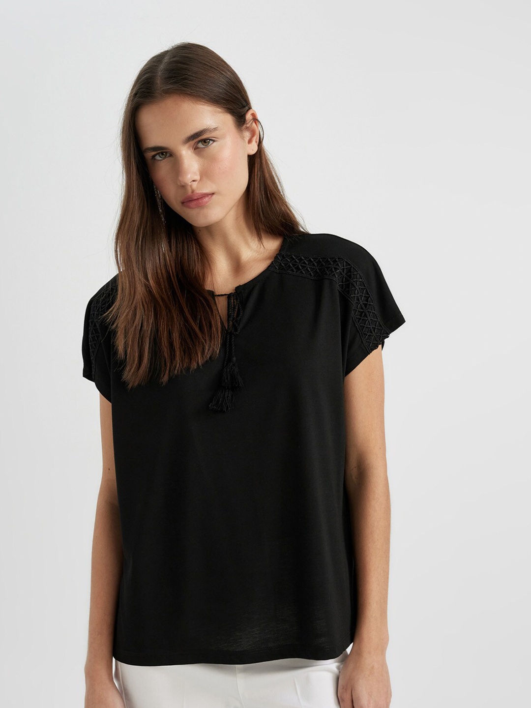 

DeFacto Women Embroidered T-shirt, Black