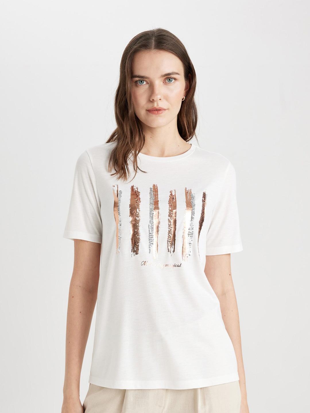 

DeFacto Women Embellished Applique T-shirt, White