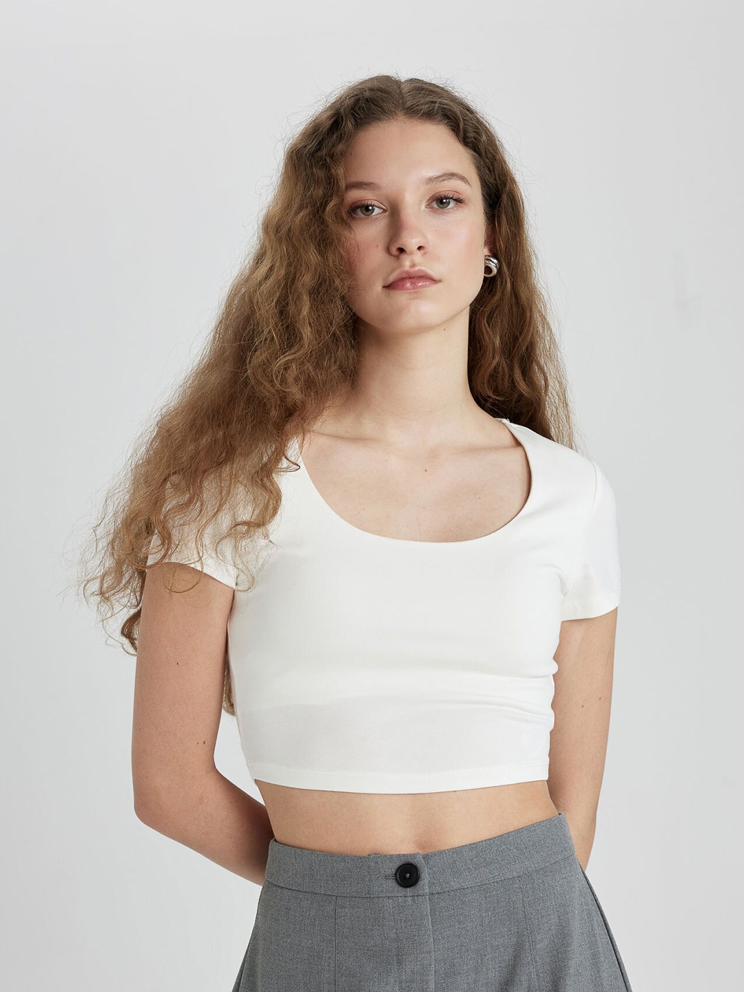 

DeFacto Women Solid T-shirt, White