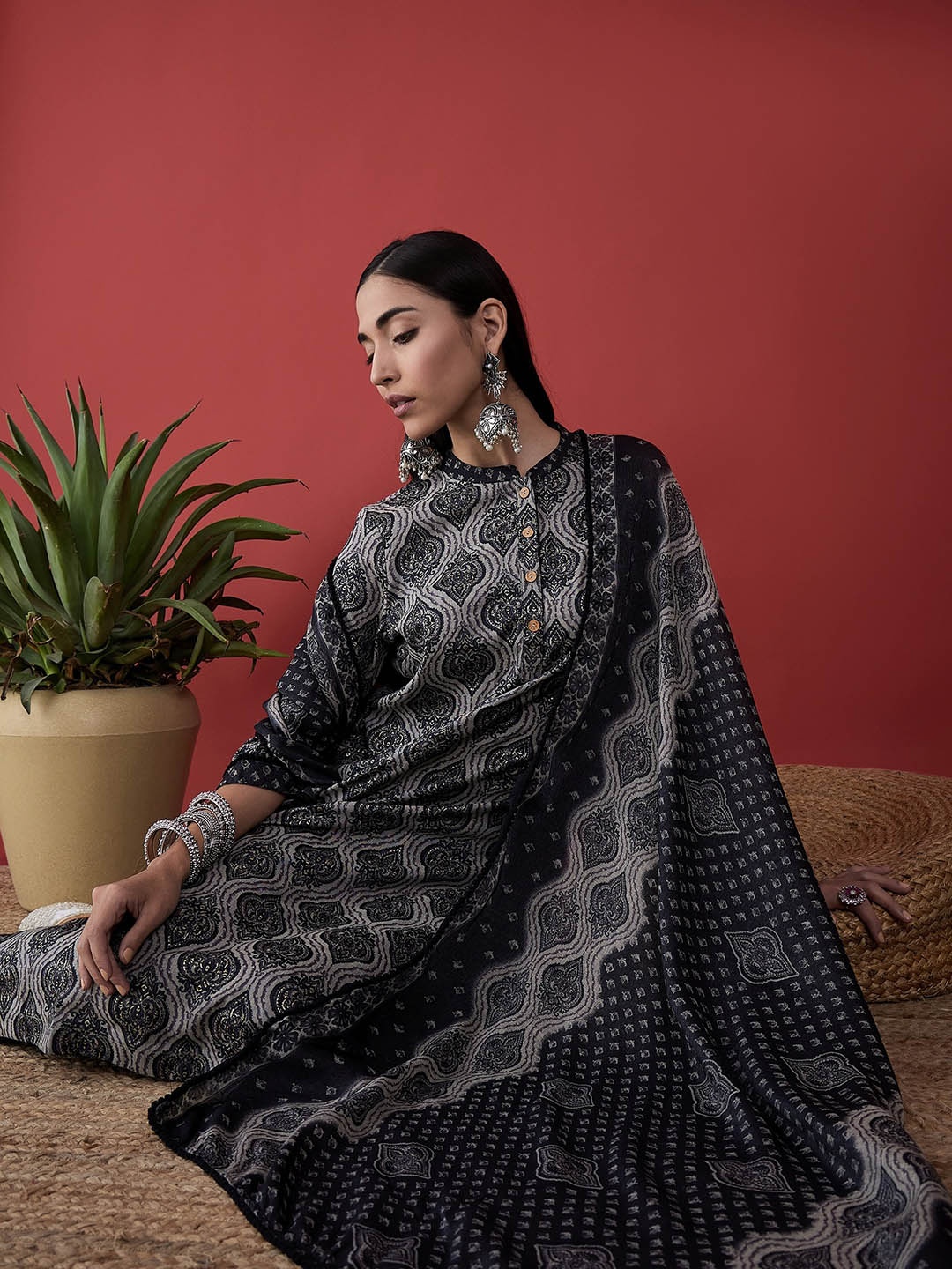 

Anouk Ethnic Motifs Print Mandarin Collar Regular Straight Kurta With Trousers & Dupatta, Black