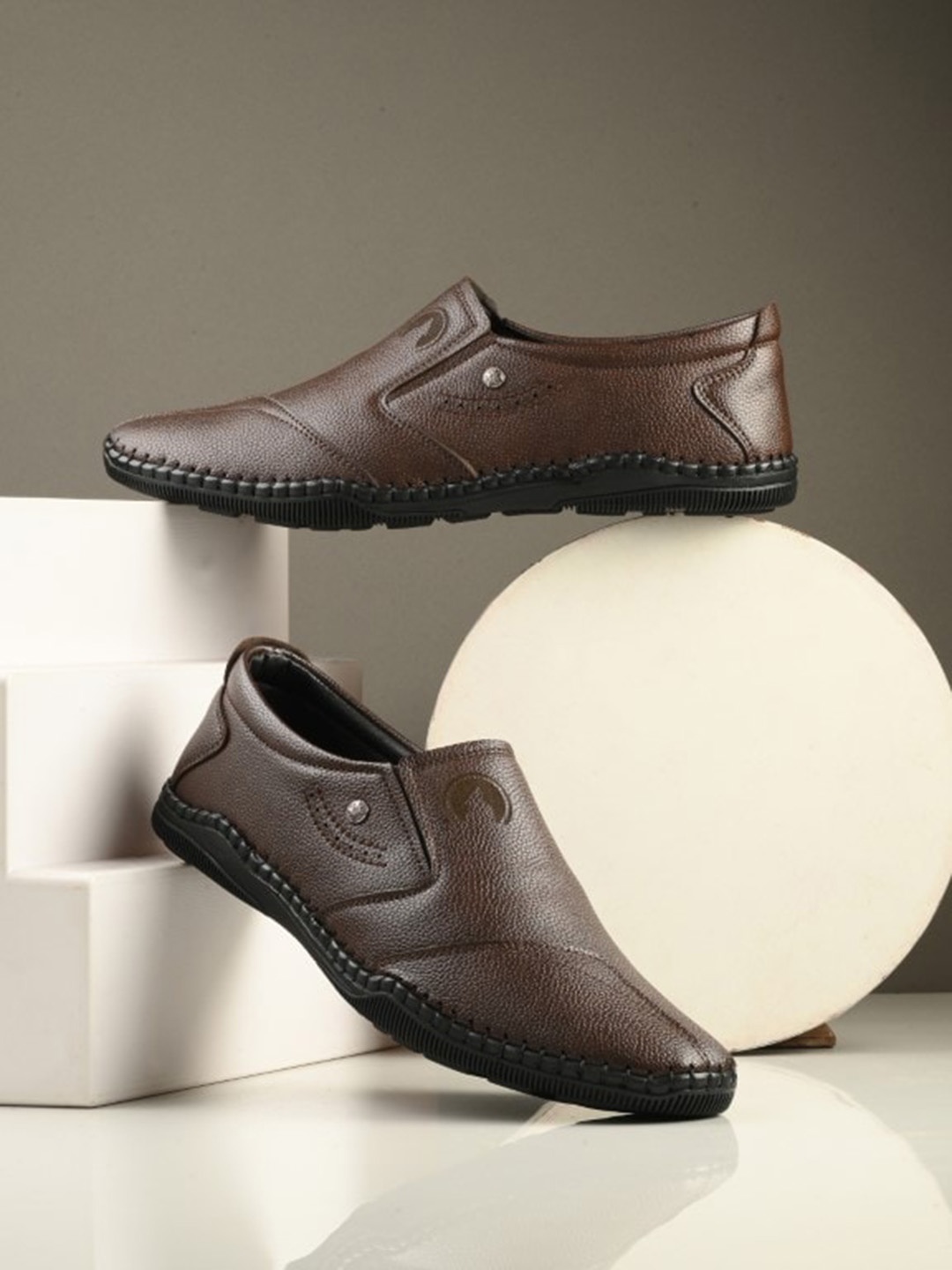 

Rising Wolf Men Round Toe Lightweight Slip-On Sneakers, Brown