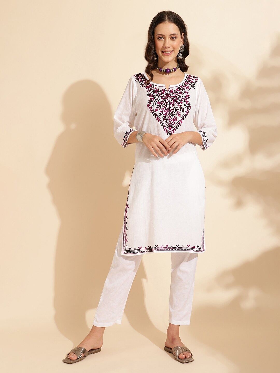 

QUEENLEY Floral Embroidered Pure Cotton Straight Kurta, White