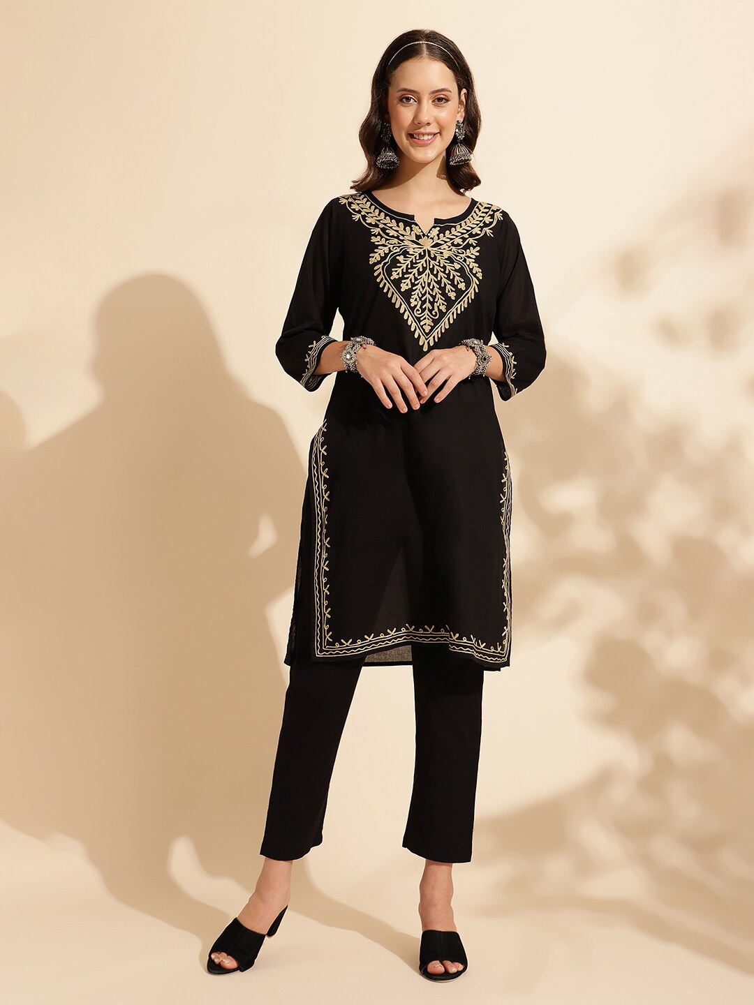 

QUEENLEY Floral Embroidered Pure Cotton Straight Kurta, Black