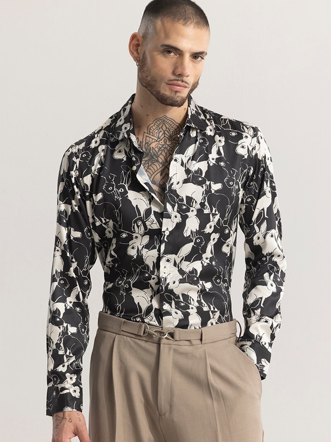 

Snitch Straight Slim Fit Long Sleeves Spread Collar Floral Opaque Printed Casual Shirt, Black