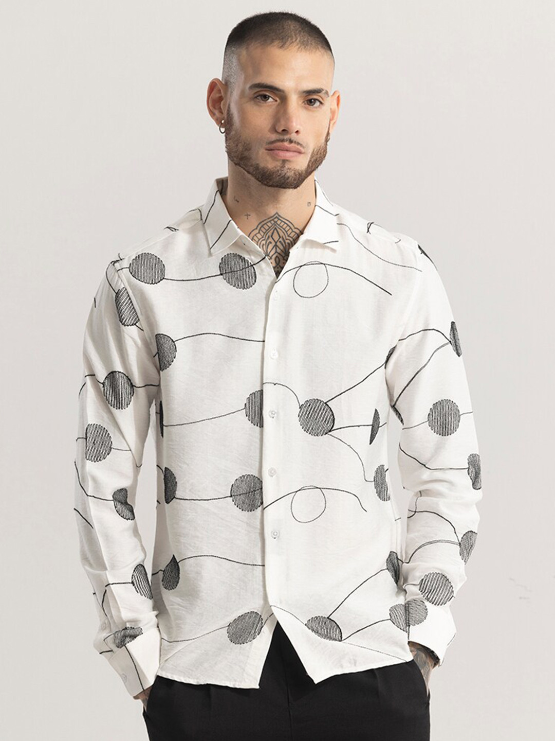 

Snitch White Straight Slim Fit Printed Spread Collar Casual Shirt