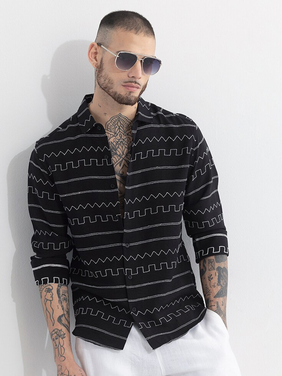 

Snitch Straight Slim Fit Long Sleeves Spread Collar Opaque Printed Casual Shirt, Black
