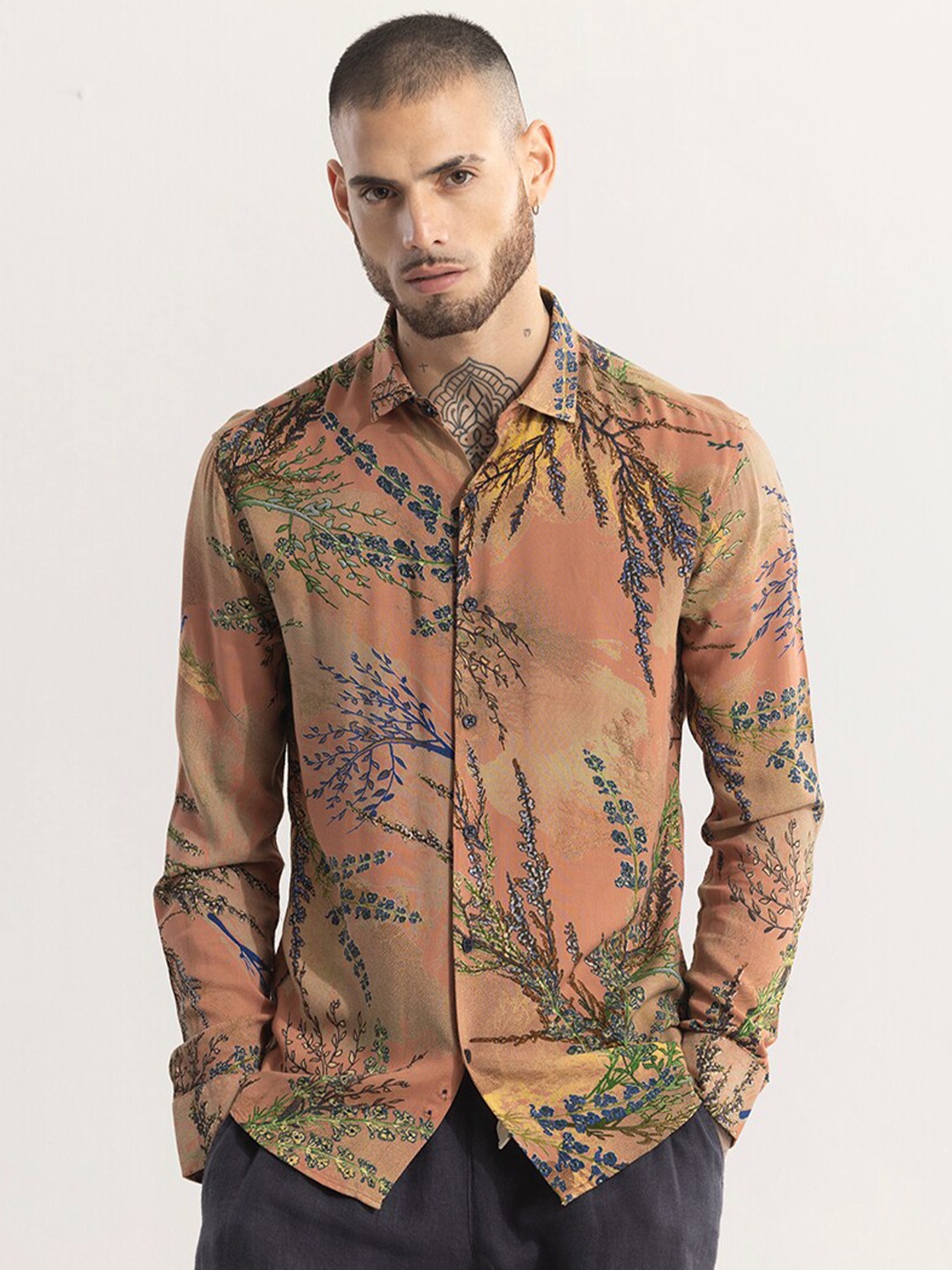 

Snitch Straight Coral Slim Fit Spread Collar Floral Printed Casual Shirt