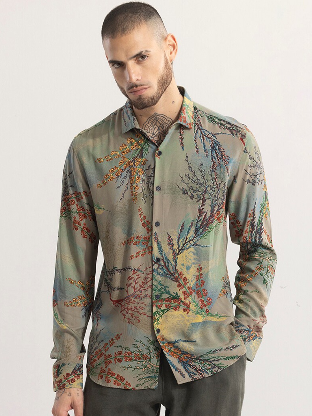 

Snitch Straight Green Slim Fit Spread Collar Floral Printed Casual Shirt