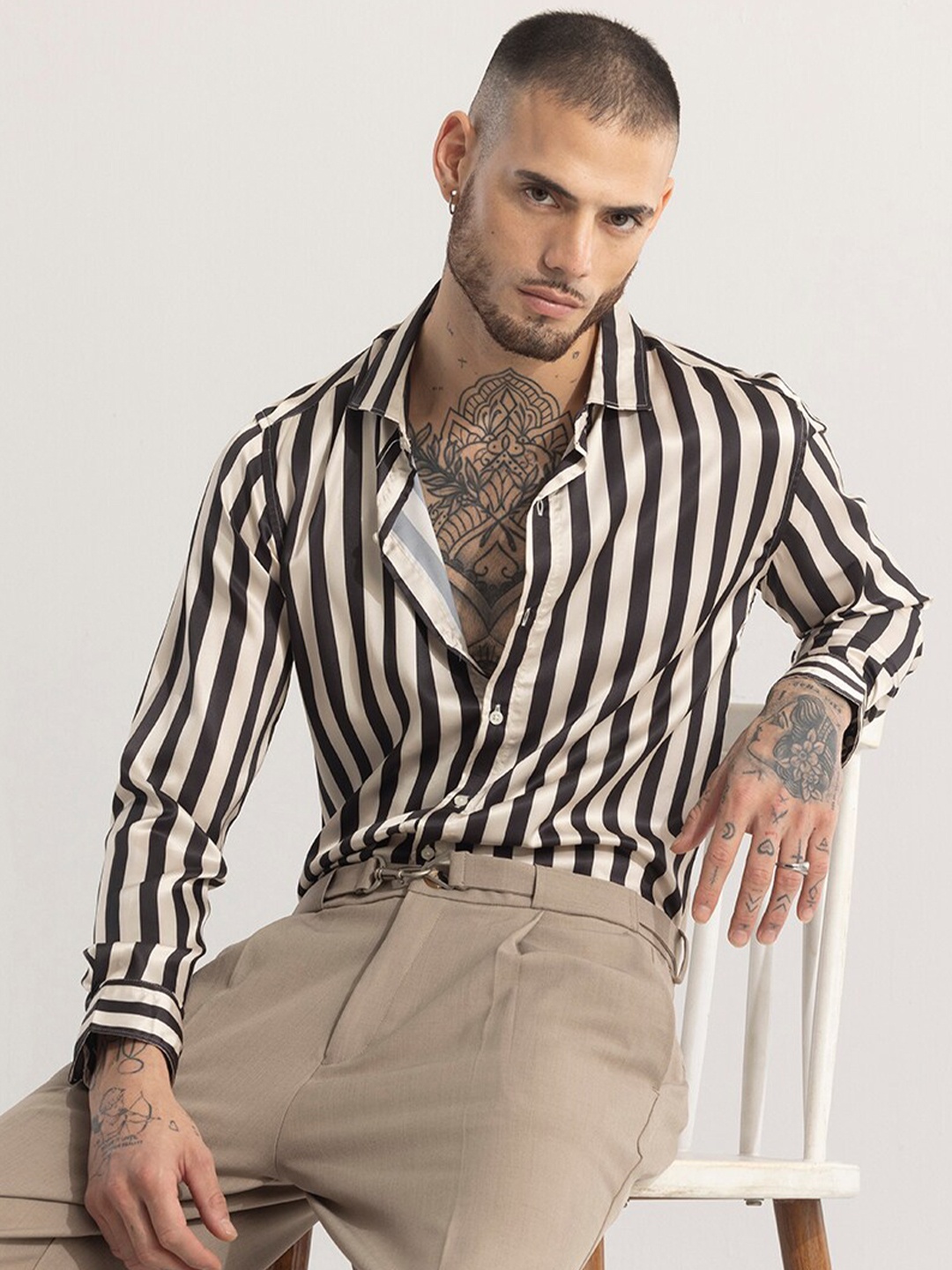 

Snitch Cream Straight Slim Fit Striped Spread Collar Casual Shirt
