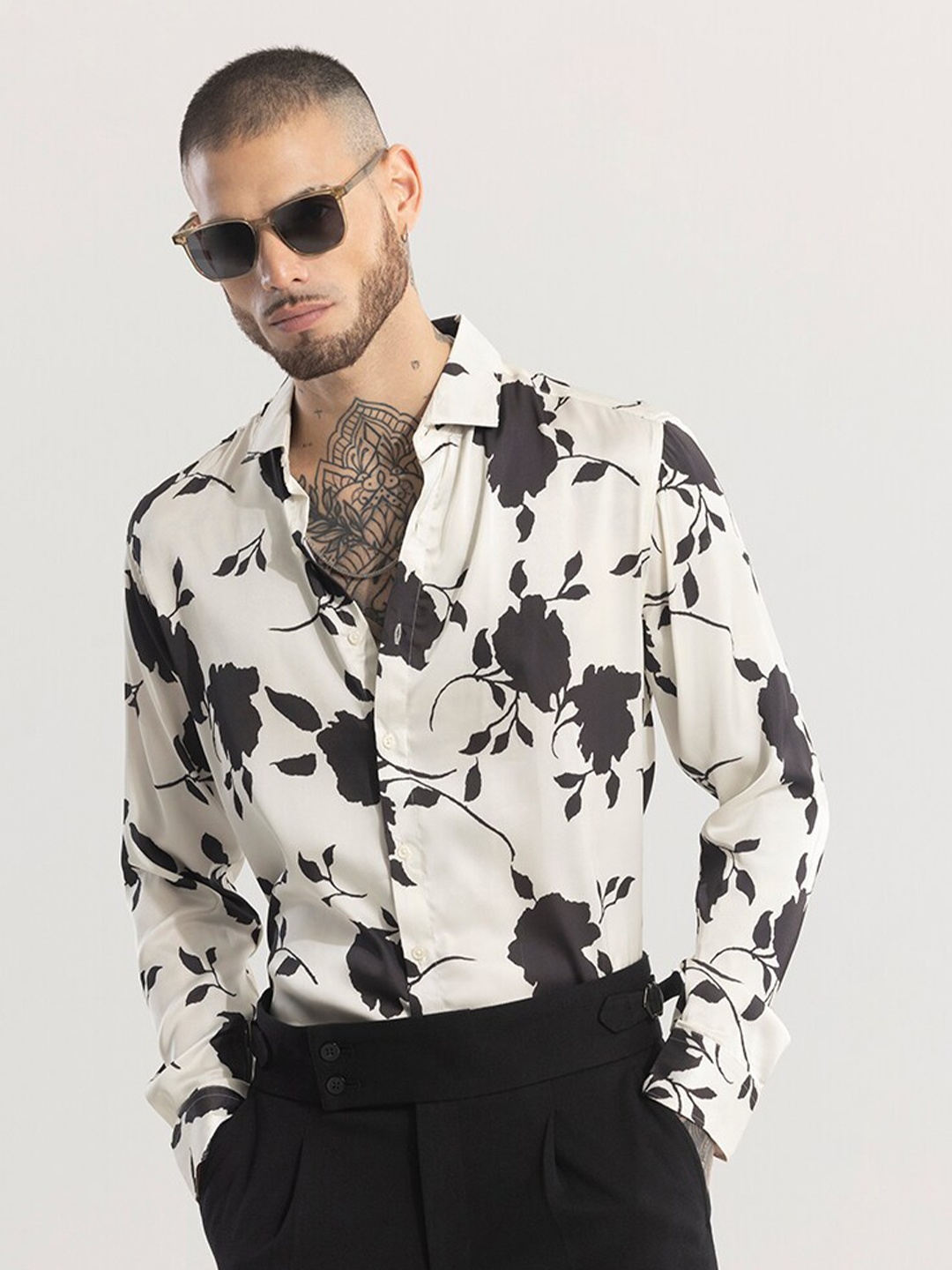 

Snitch Straight Slim Fit Spread Collar Printed Casual Shirt, Off white
