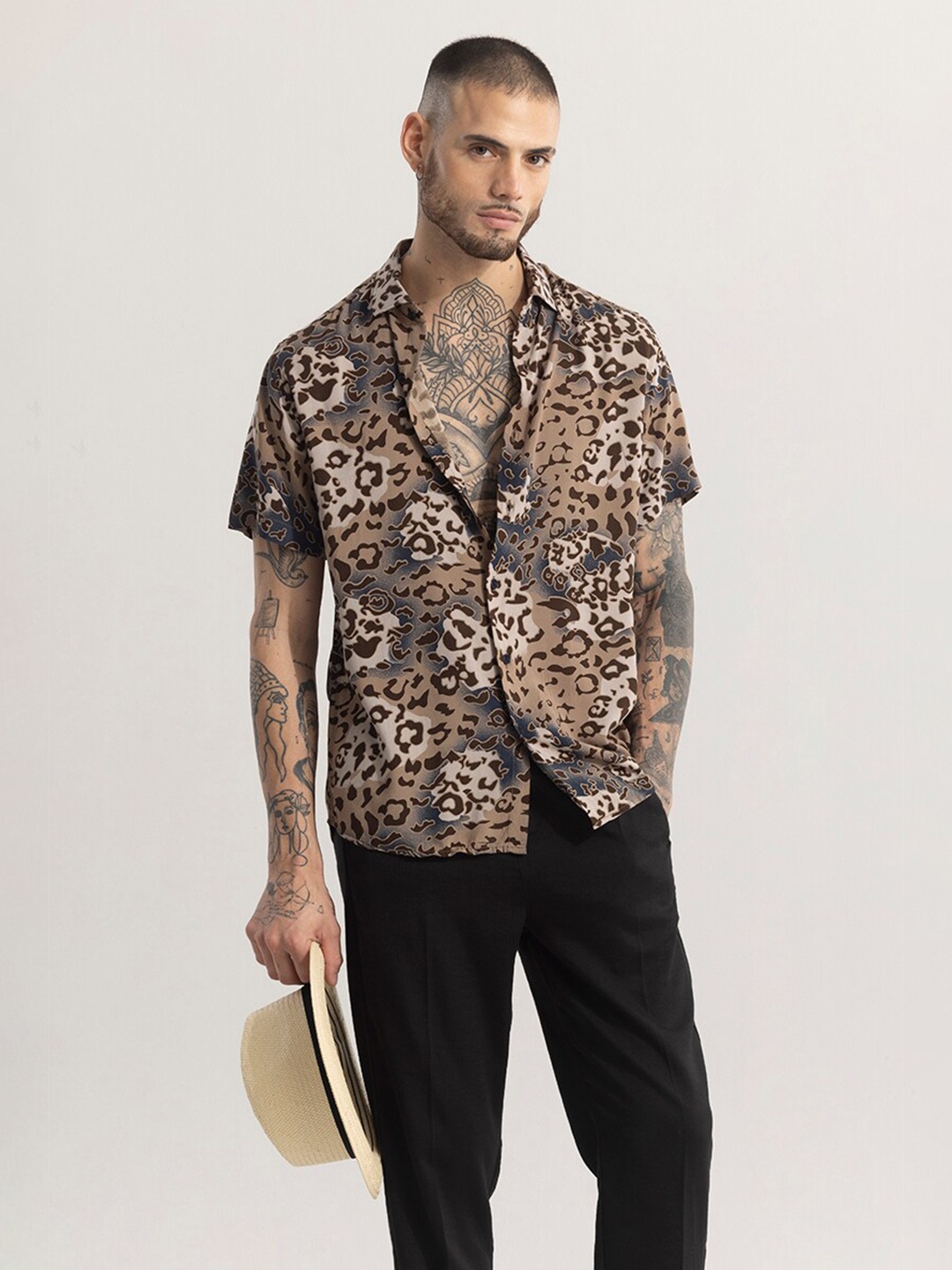 

Snitch Straight Black Slim Fit Spread Collar Floral Printed Cotton Casual Shirt