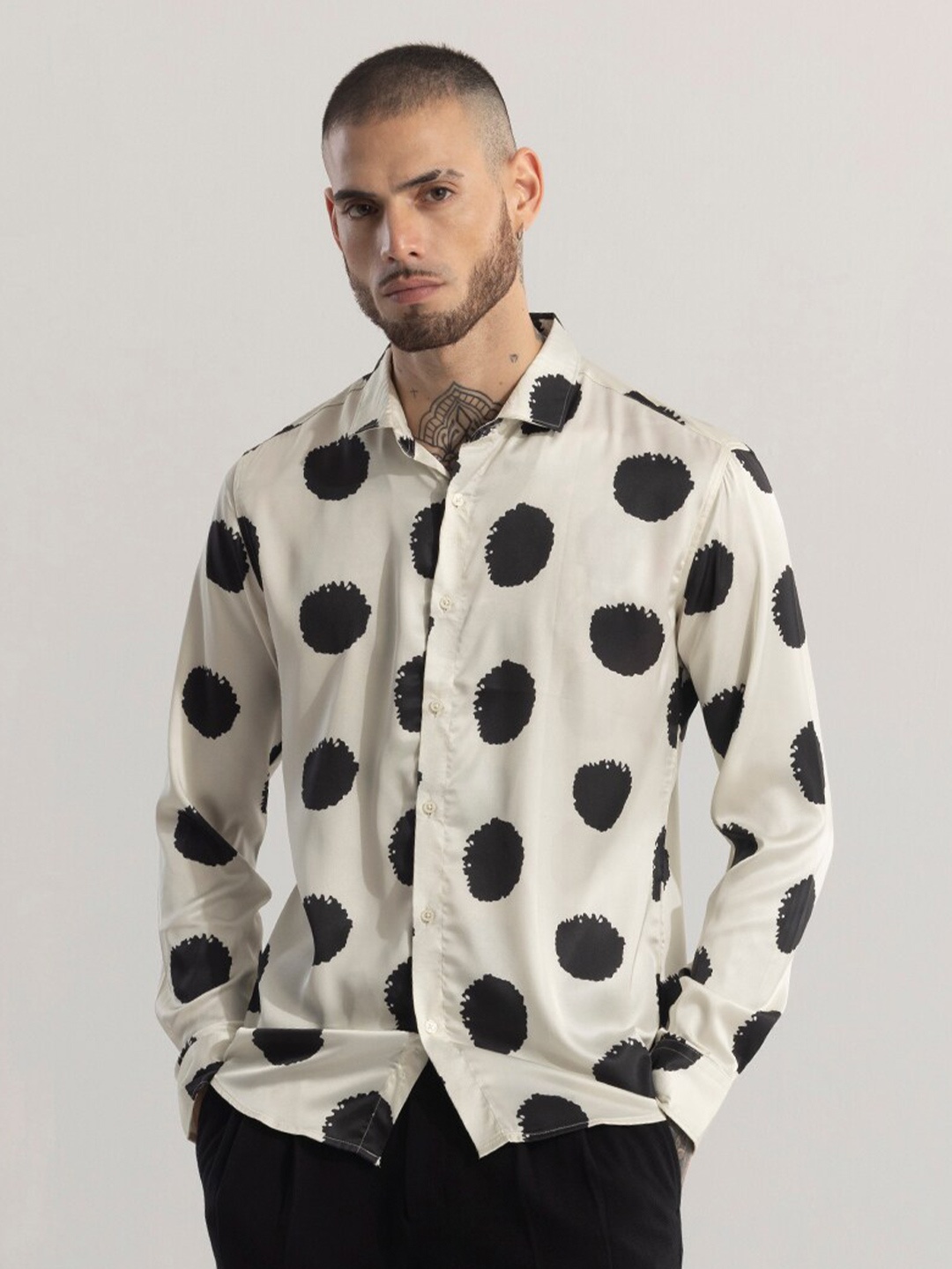 

Snitch Straight Slim Fit Long Sleeves Spread Collar Polka Dot Opaque Printed Casual Shirt, Cream