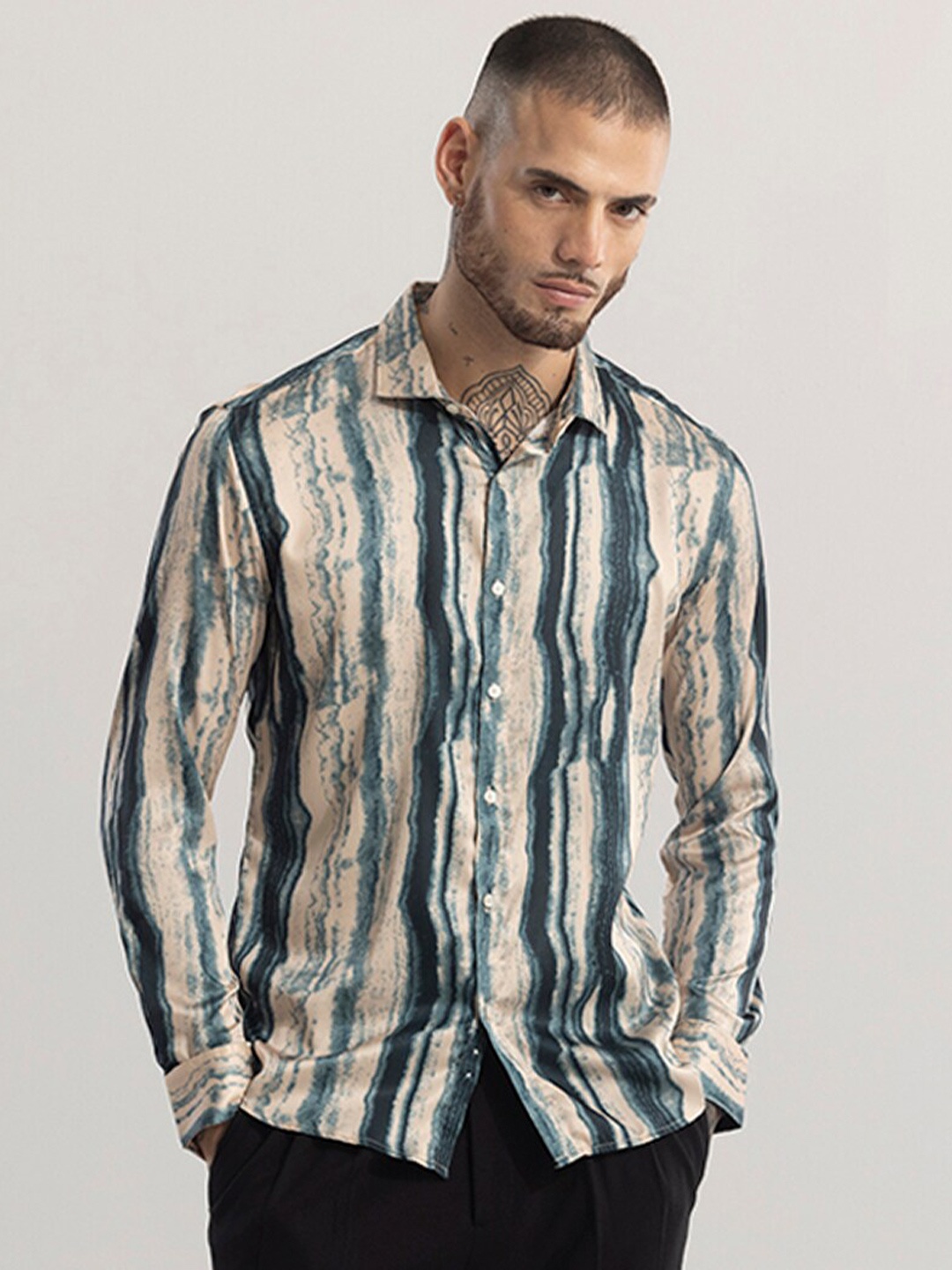 

Snitch Teal Green & Beige Abstract Printed Straight Slim Fit Opaque Casual Shirt