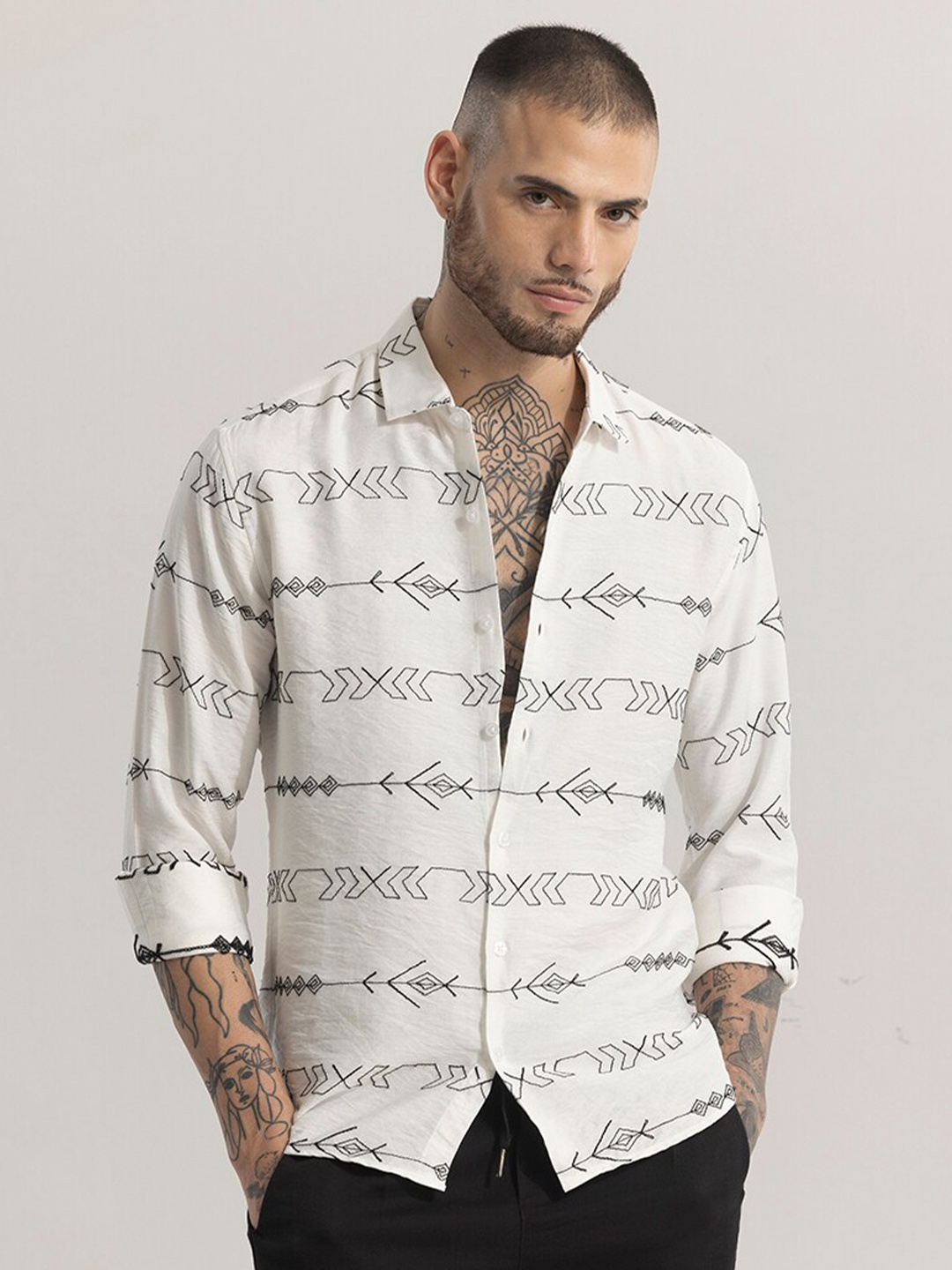 

Snitch Off White Straight Slim Fit Spread Collar Casual Shirt