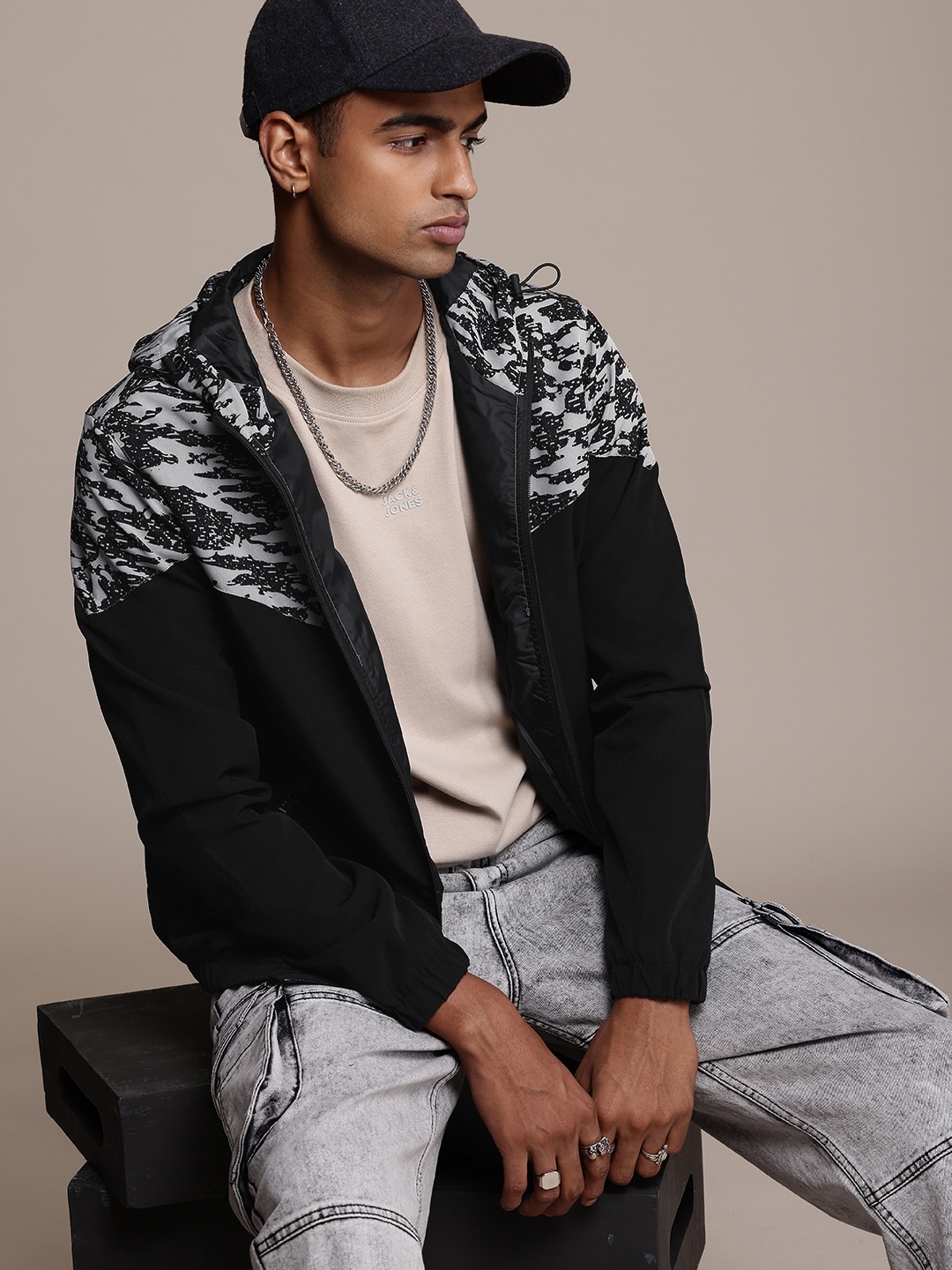 

The Roadster Life Co. Long Sleeves Hooded Tailored Jacket, Black