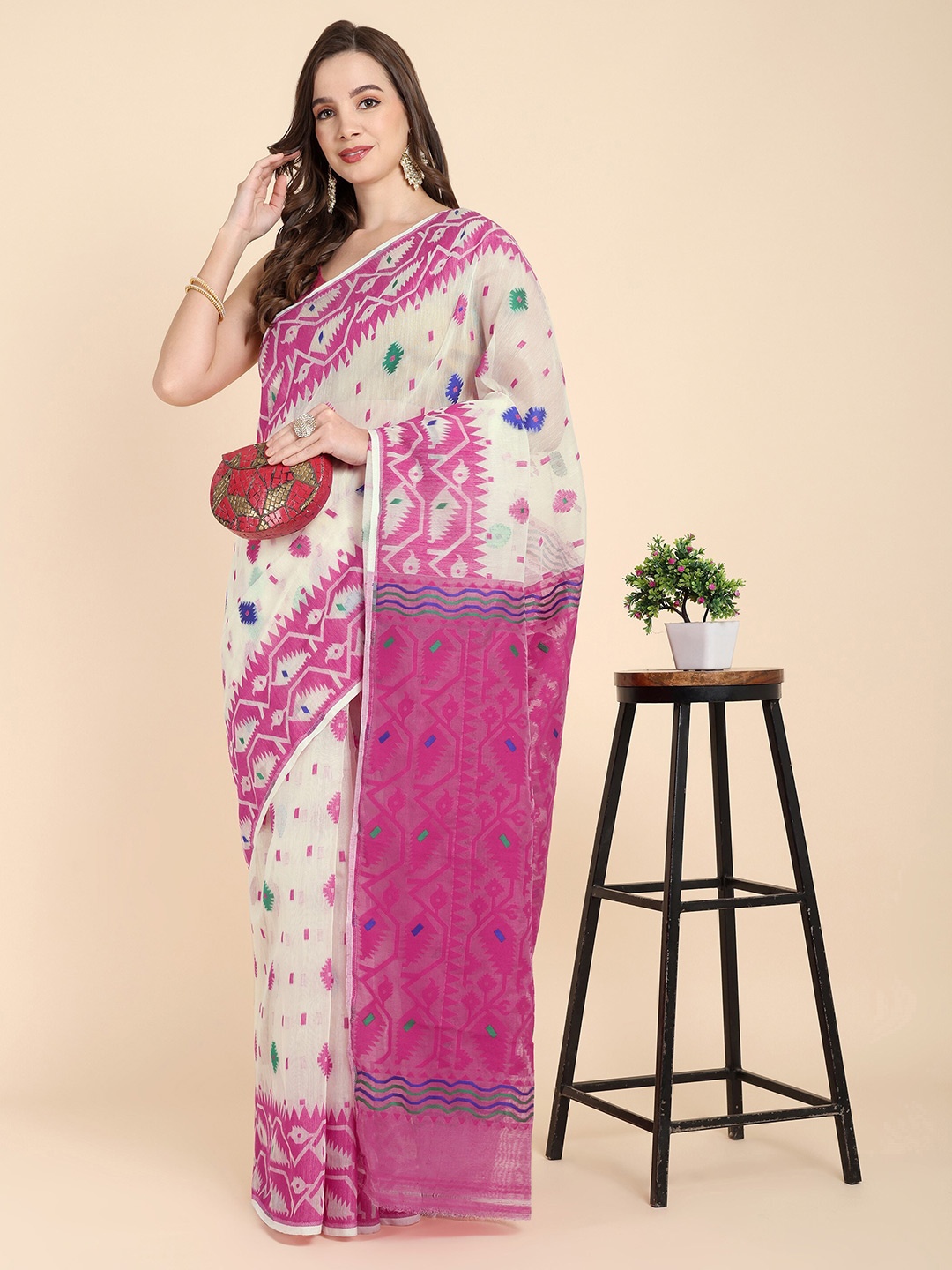 

SLAGHA Woven Design Cotton Blend Jamdani Saree, Pink