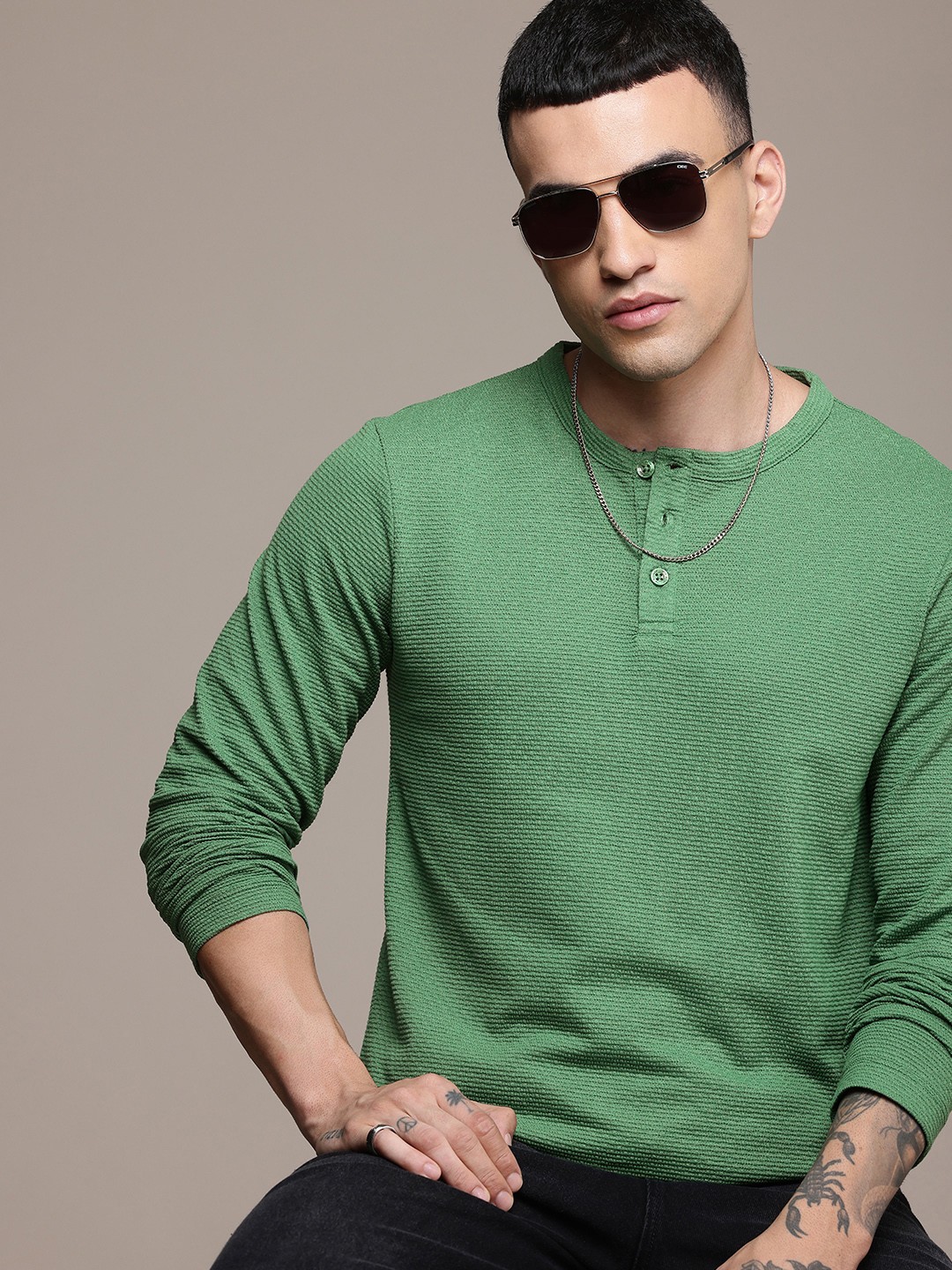 

The Roadster Life Co. Henley Neck Self-Design Casual T-shirt, Green