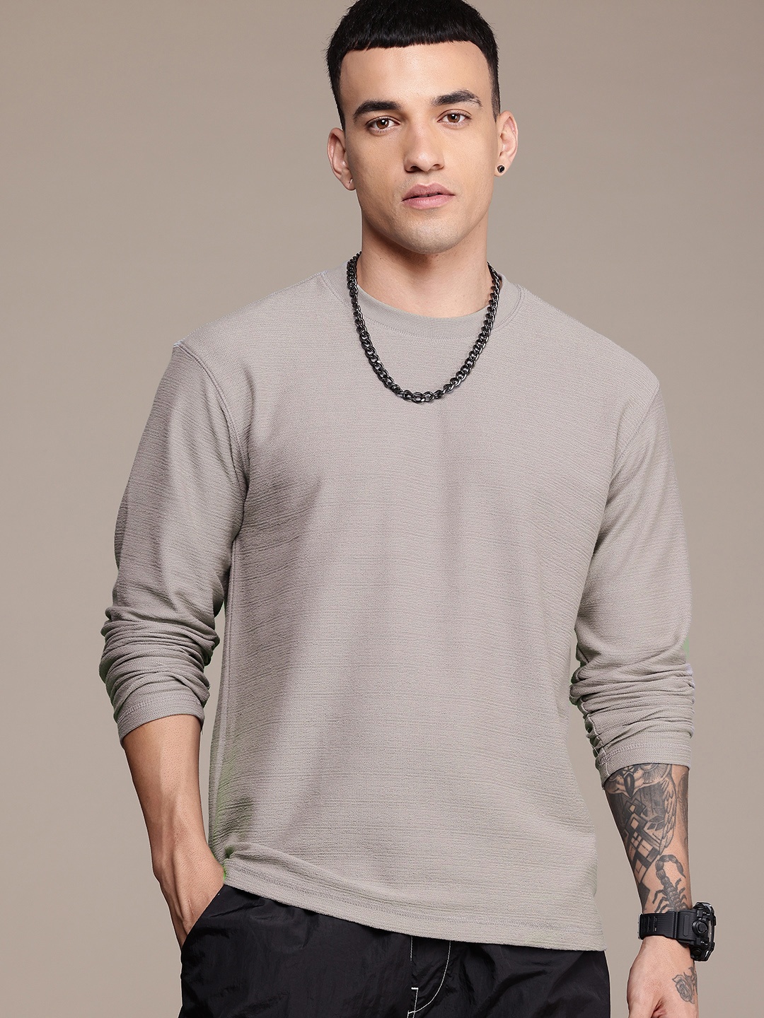 

The Roadster Life Co. Self Design Drop-Shoulder Sleeves Relaxed Fit T-shirt, Grey