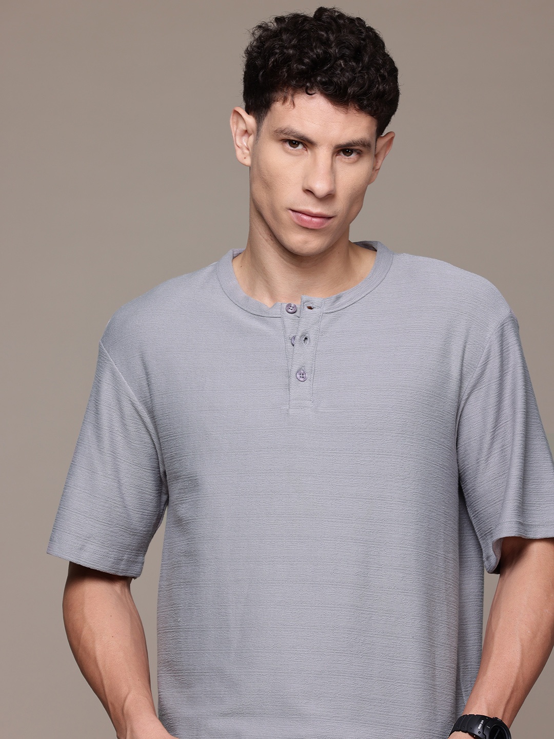 

The Roadster Lifestyle Co. Men Henley Neck Relaxed Fit T-shirt, Grey