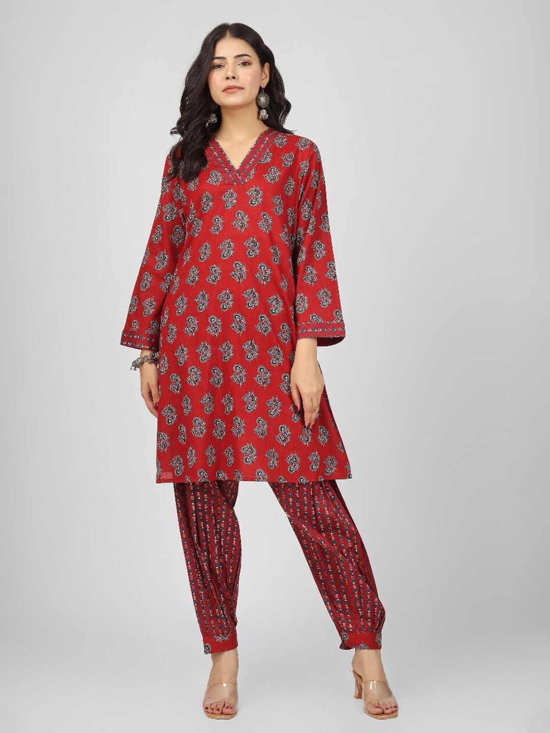 

HUE & HIDE Ethnic Motifs Printed Straight Kurta With Salwar, Maroon