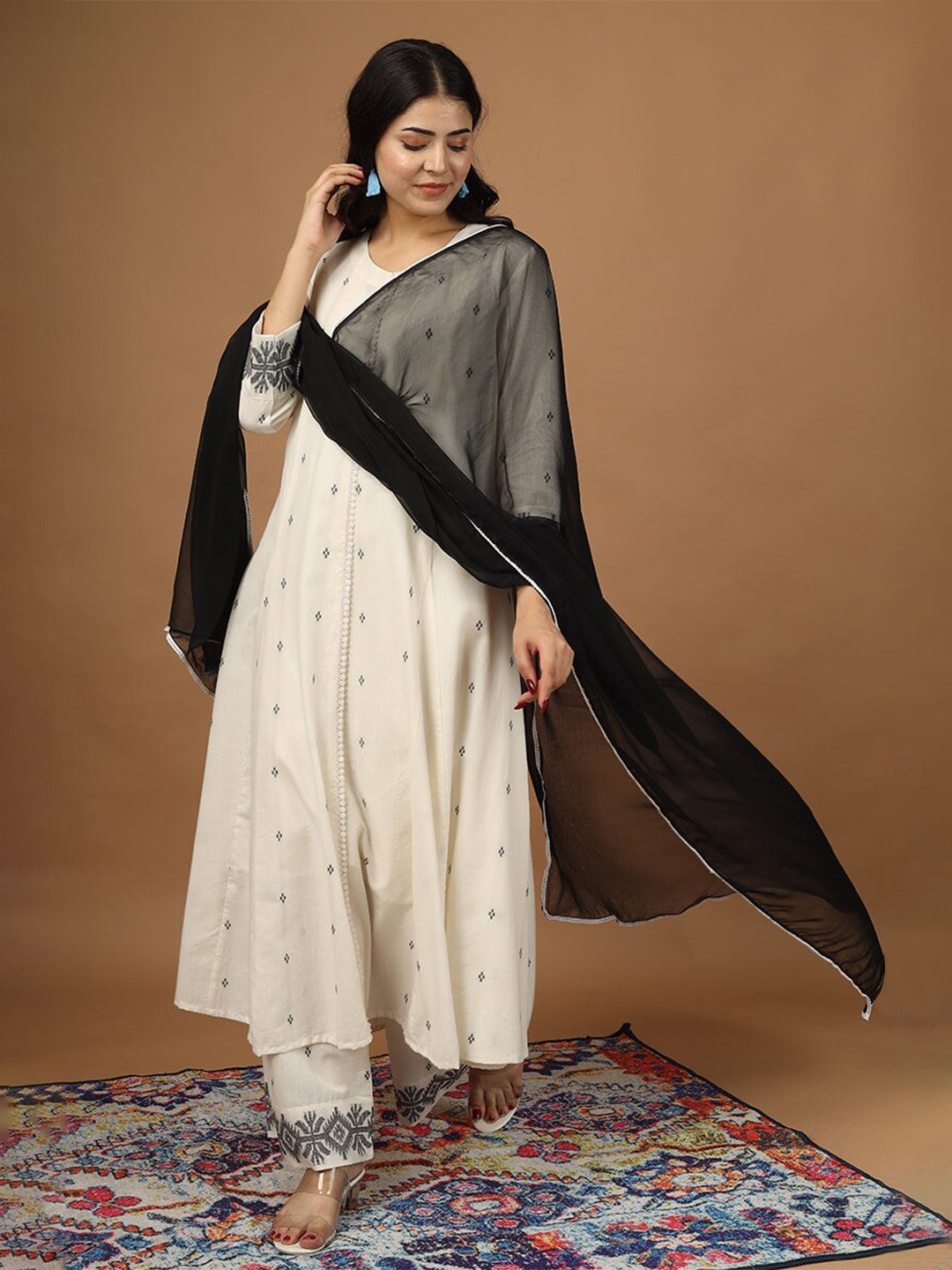

HUE & HIDE Ethnic Motifs Woven Design Long Kurta Set With Dupatta & Slip, Black