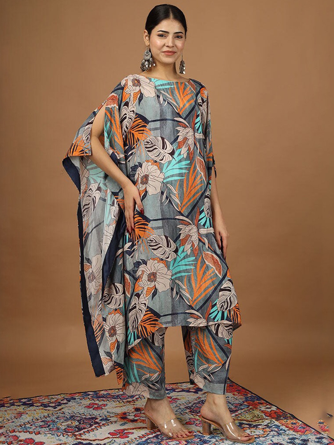 

HUE & HIDE Floral Printed Kaftan Kurta With Trouser, Grey