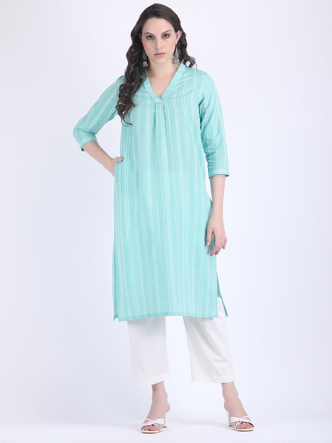 

HUE & HIDE Striped V-Neck Three-Quarter Sleeves Straight Kurta With Trouser, Green