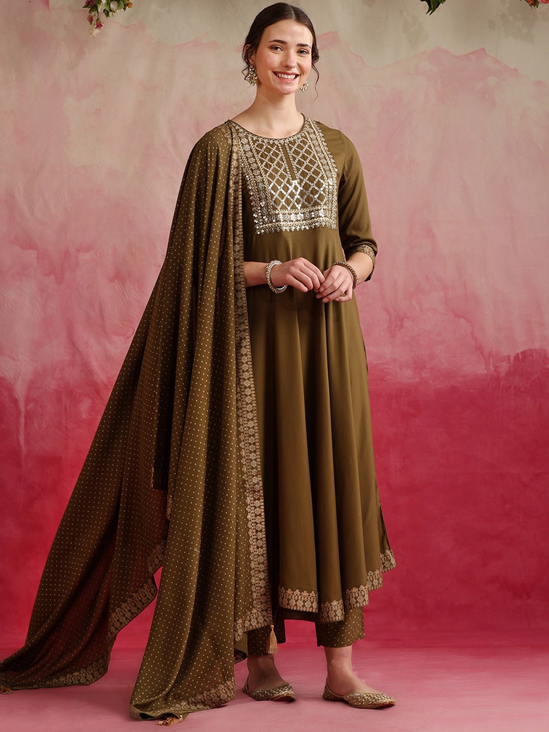 

Khushal K Embroidered Round Neck Three-Quarter Sleeves Sequinned Kurta Set, Green