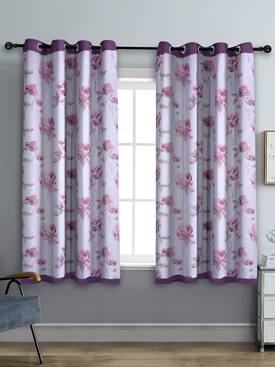 

Cortina White & Pink 2 Pieces Floral Black Out reversible eyelet Window Curtains