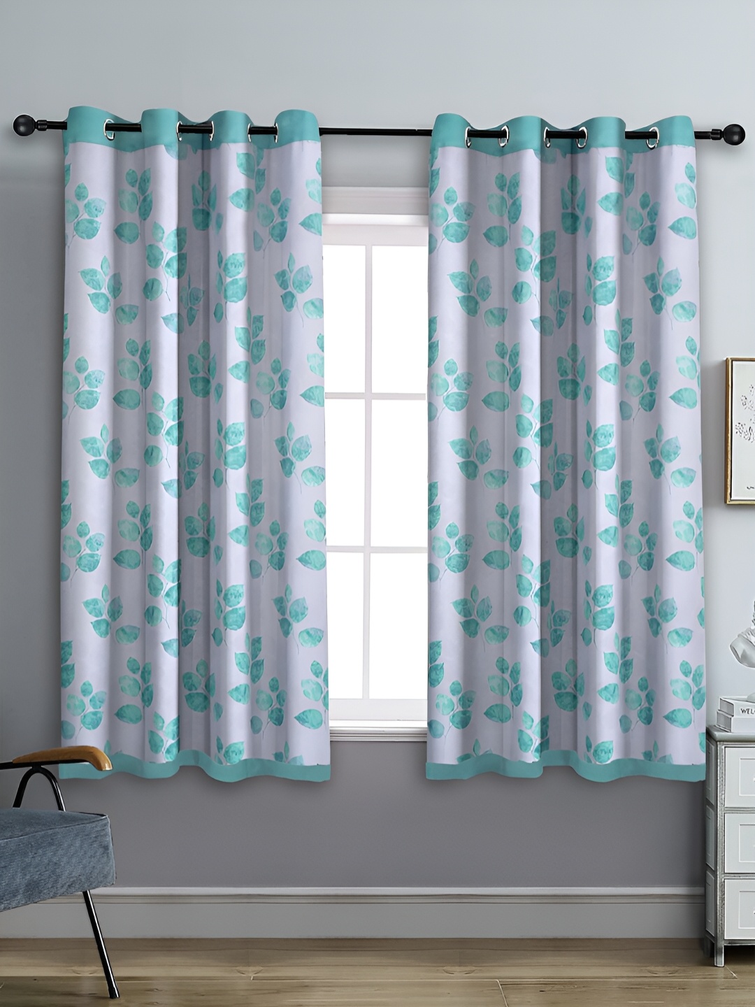 

Cortina White & Green 2 Pieces Floral Black Out reversible eyelet Window Curtains