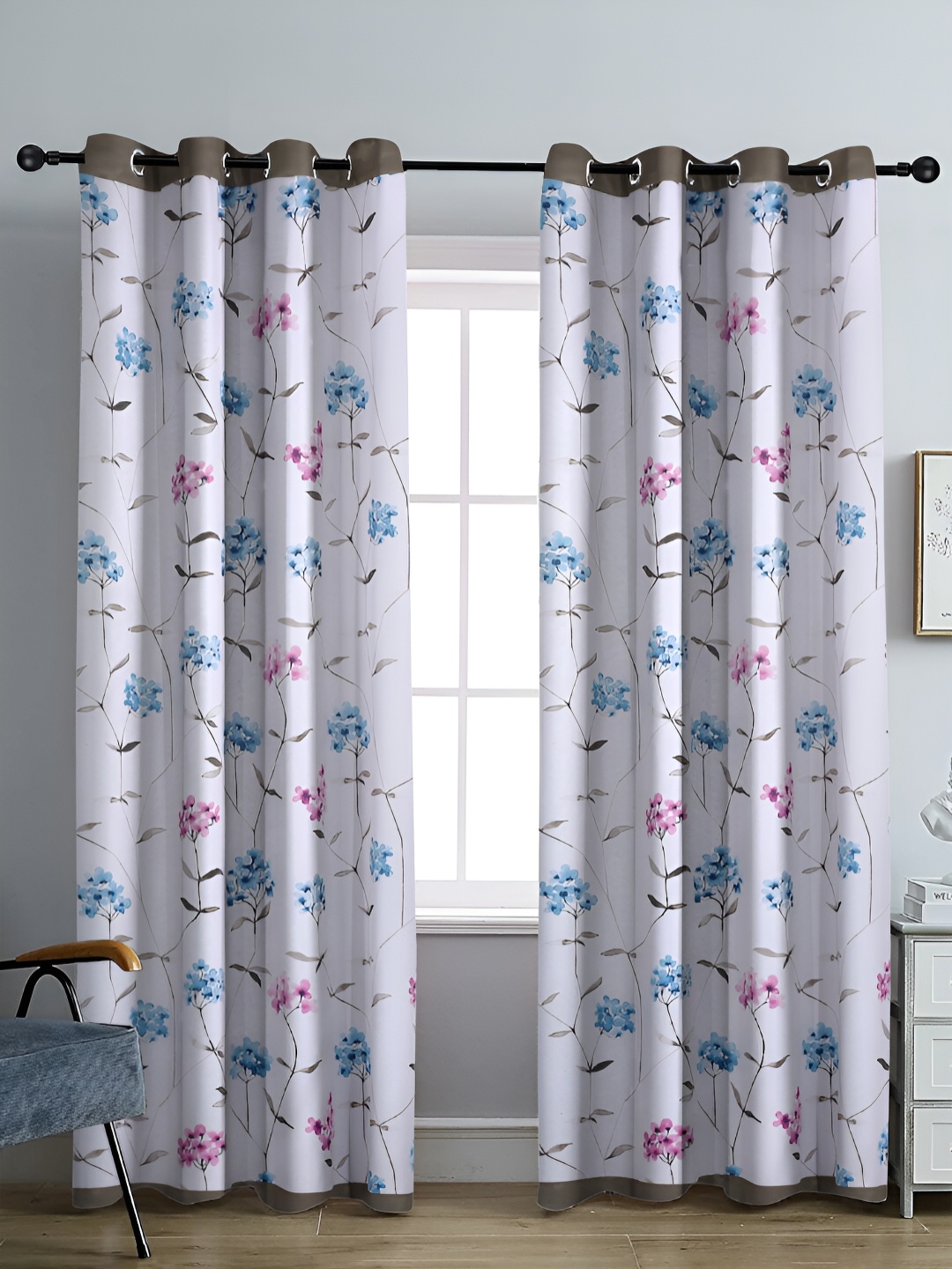 

Cortina White & Blue 2 Pieces Floral Black Out reversible eyelet Long Door Curtains