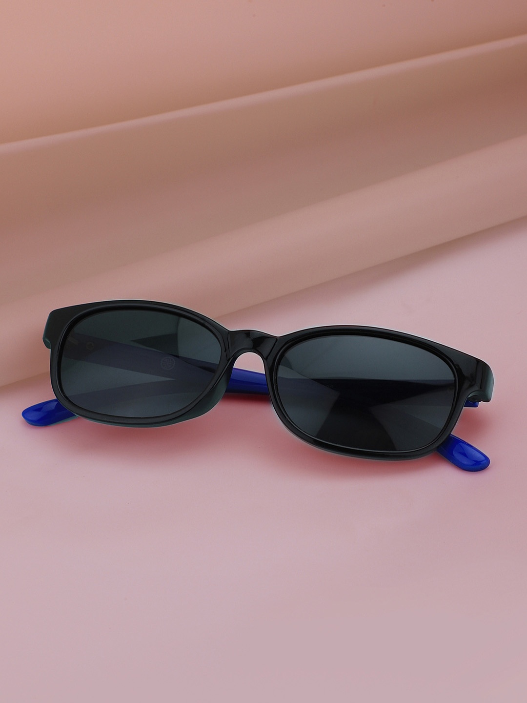 

Carlton London Boys Rectangle Sunglasses with Polarised and UV Protected Lens, Black
