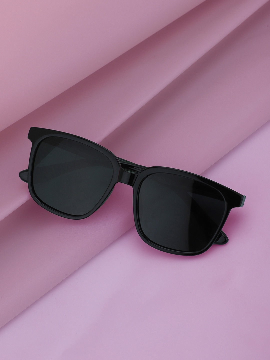 

Carlton London Boys Rectangle Sunglasses with Polarised and UV Protected Lens, Black