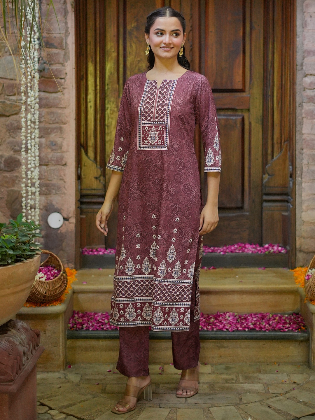 

Libas Floral Printed Round Neck Three-Quarter Sleeves Kurta with Trousers, Brown