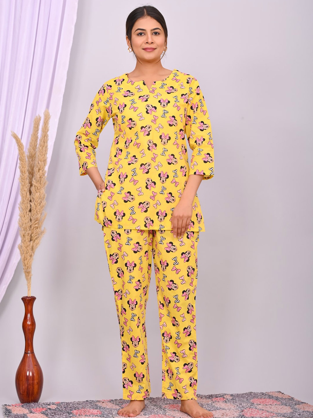 

DHANOTA Minnie Mouse Printed Pure Cotton Night suit, Yellow