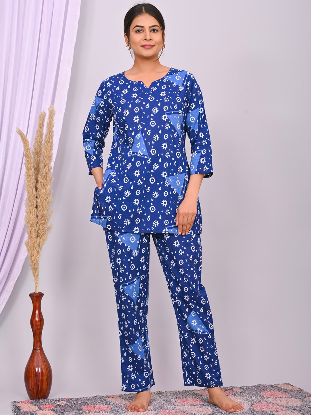 

DHANOTA Floral Printed Pure Cotton Night suit, Blue