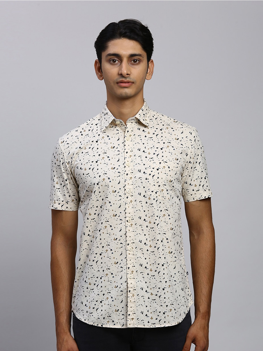 

Parx Slim Fit Abstract Printed Spread Collar Short sleeves Casual Shirt, Beige