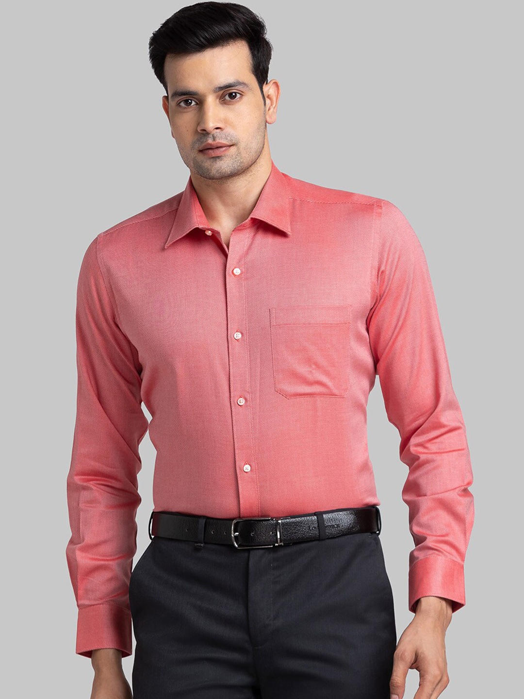 

Raymond Textured Cutaway Collar Contemporary-Fit Cotton Formal Shirt, Red