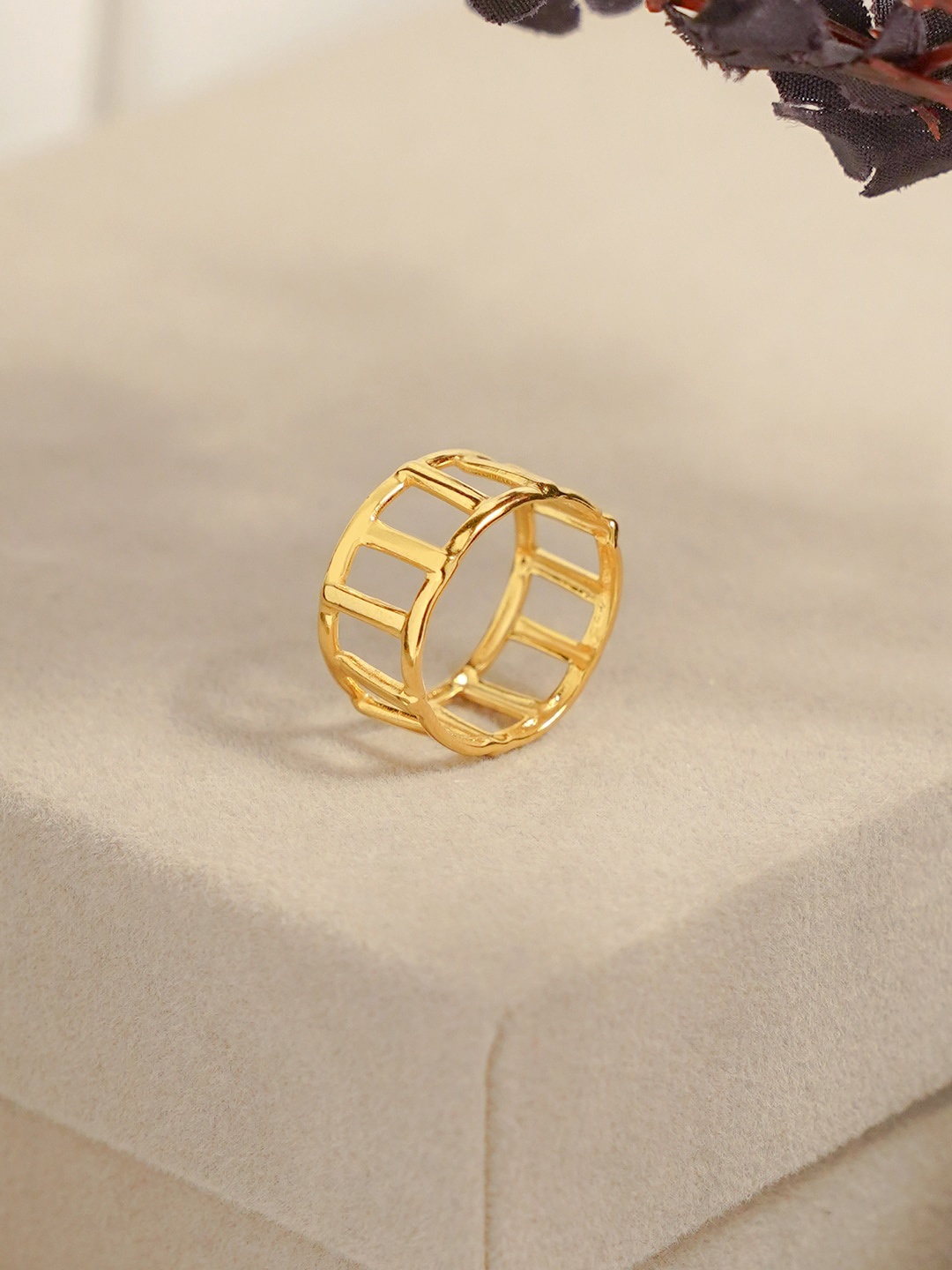 

SWASHAA Kiya 18KT Gold-Plated Finger Ring