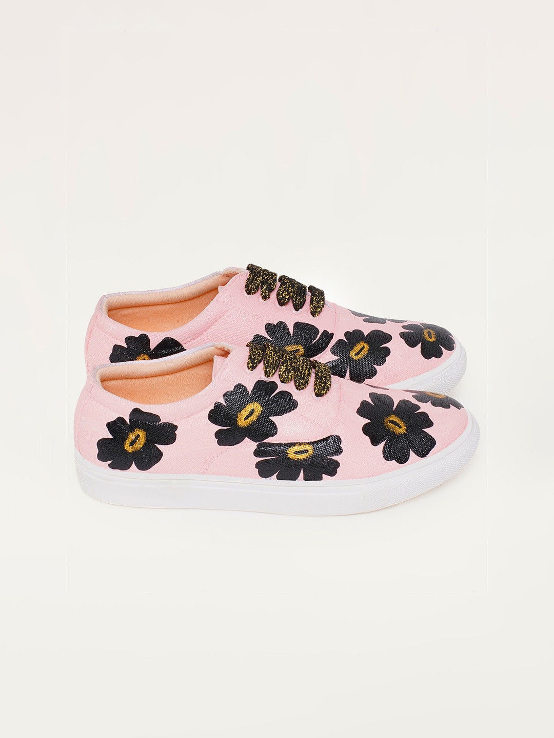 

THE QUIRKY NAARI Women Printed Slip-On Sneakers, Black