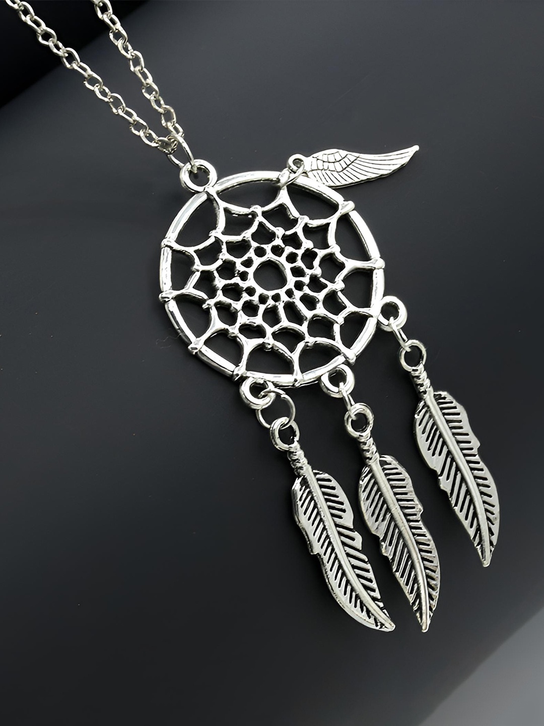 

Goho Silver-Plated Dreamcatcher Shaped Pendant with Chain