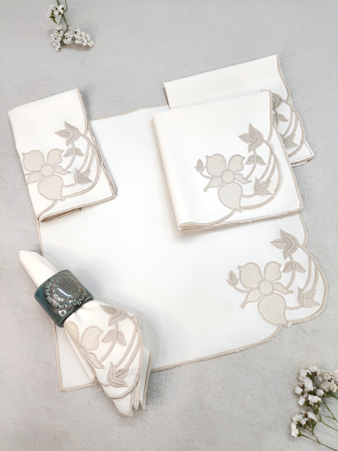 

DESIGN GAATHA Cream 6 Pieces Embroidered Cotton Table Napkins