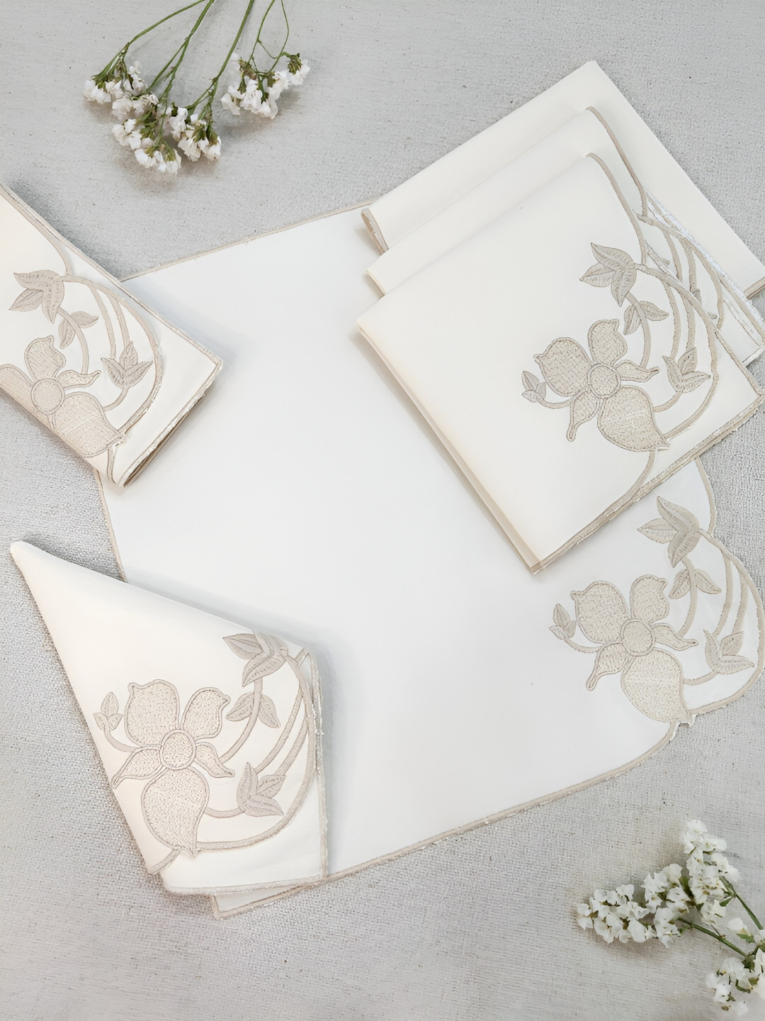 

DESIGN GAATHA Cream 6 Pieces Embroidered Cotton Table Napkins